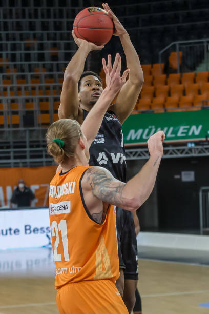 场上赚取巨 场上赚取巨